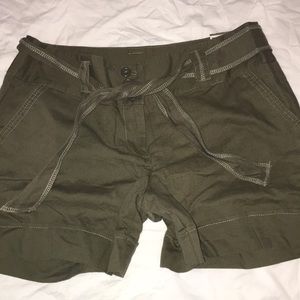 NWT ANN TAYLOR SIGNATURE FIT SHORTS 12
